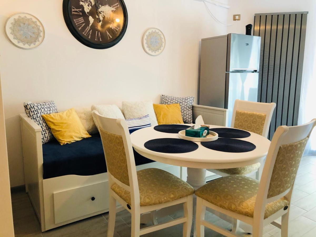 Baby Sea View And Pools Apartment- Mamaia Beach Resort Năvodari Exterior foto